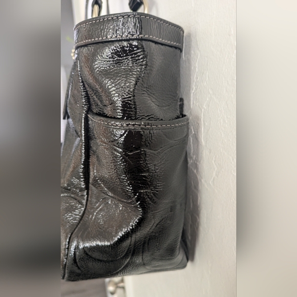 COACH GALLERY EMBOSSED PATENT LEATHER F19462. - Picture 6 of 12